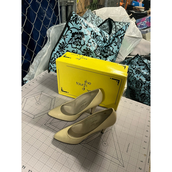 Women's The Touch of Nina Beige Heels Size 7 - Picture 1 of 5